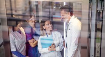 Больничный лифт для медицинских учреждений